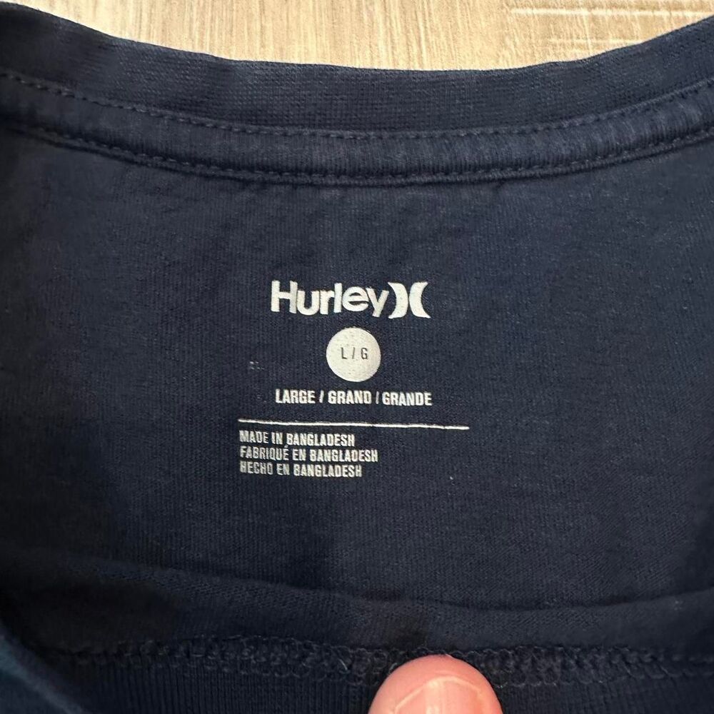 Hurley Island Vibes Tshirt. Size L. Perfect for layering in the‎ fall or summer - Picture 3 of 6